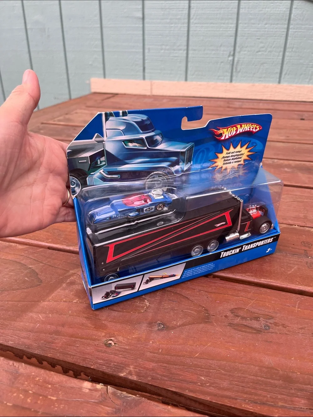 Hot Wheels Truckin' Transporters Semi Truck Playset - Black & Red